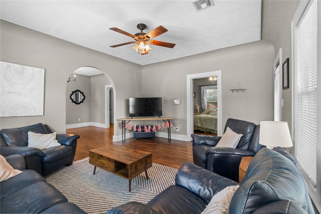 811 N Lindell Avenue