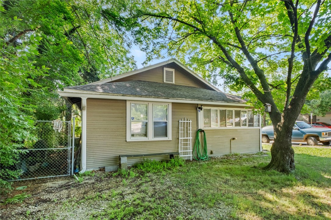 811 N Lindell Avenue