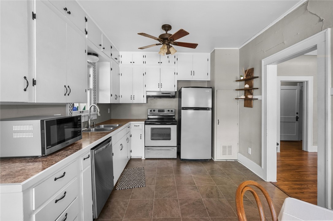 811 N Lindell Avenue