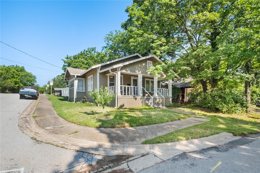 811 N Lindell Avenue