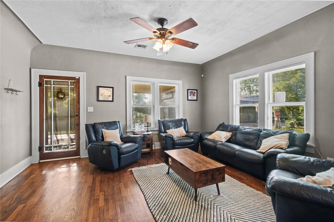 811 N Lindell Avenue