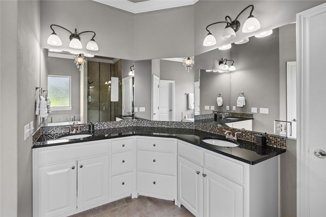 4470 N Thoroughbred Trail