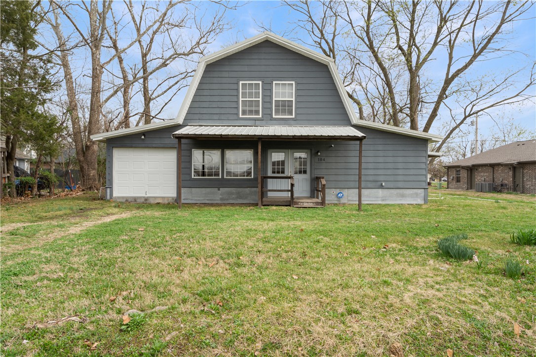 104 N Pine Avenue