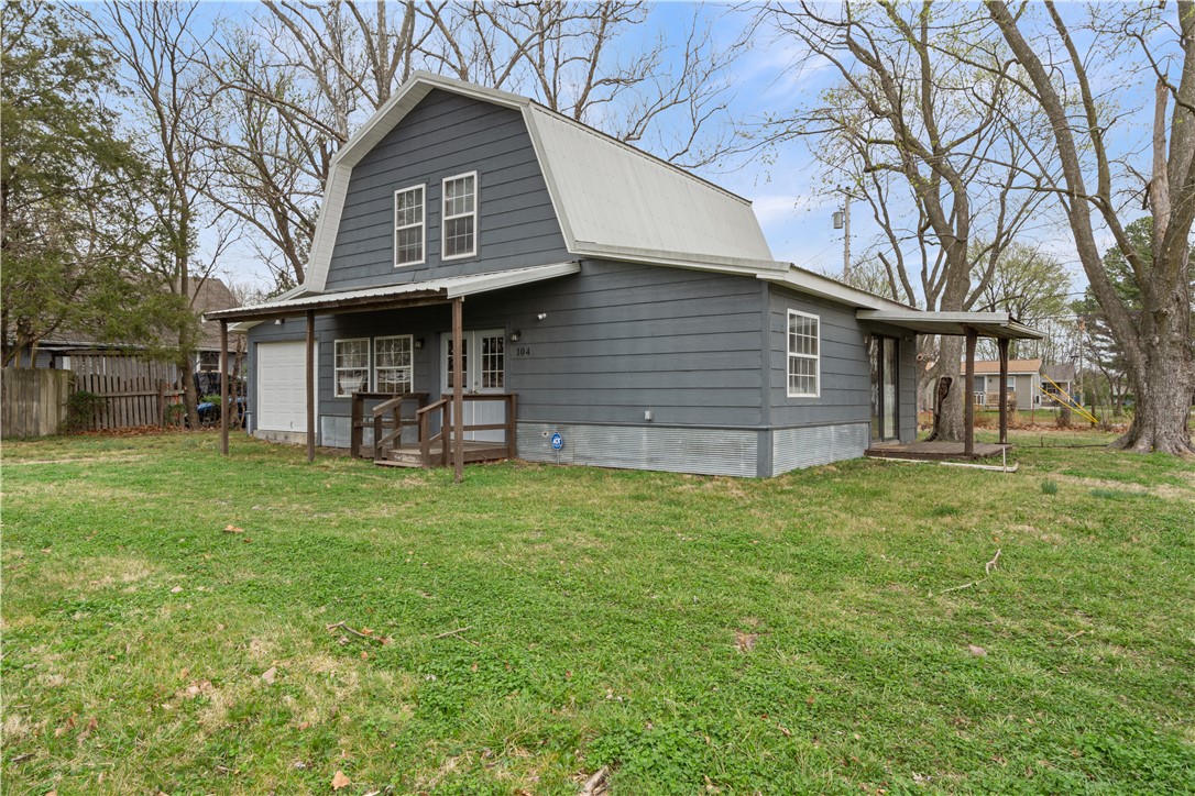 104 N Pine Avenue