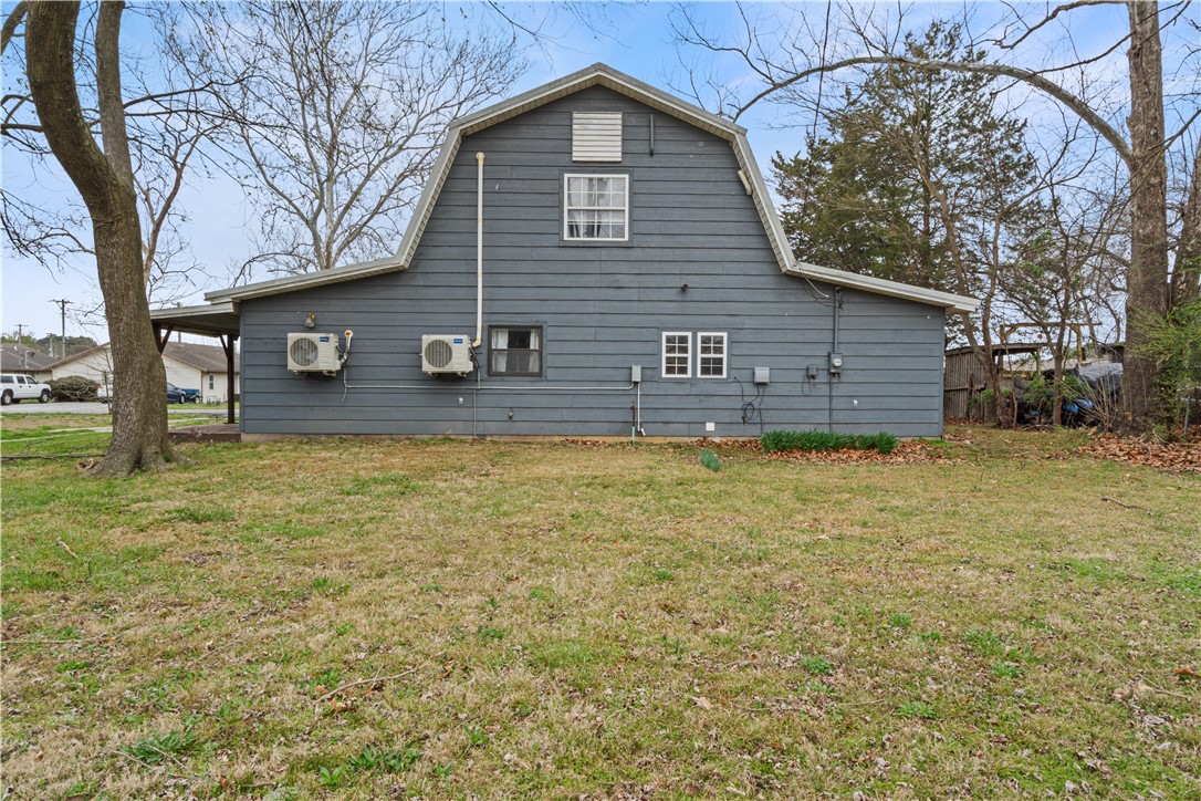 104 N Pine Avenue
