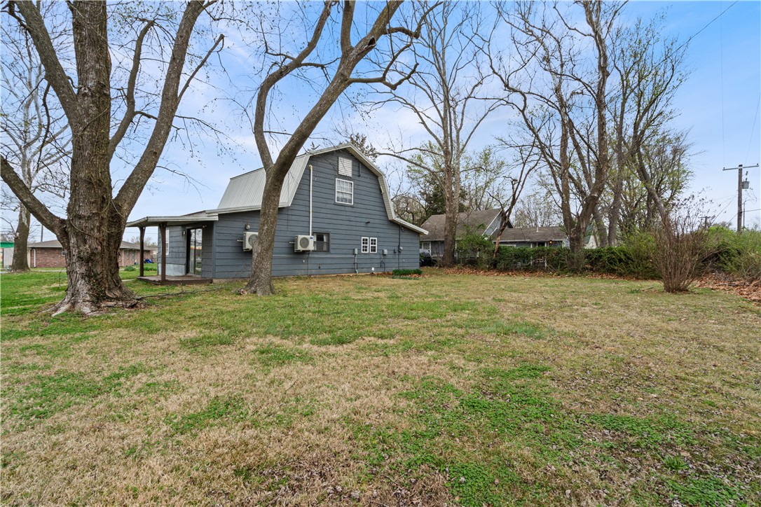 104 N Pine Avenue