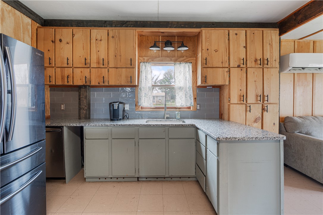 104 N Pine Avenue