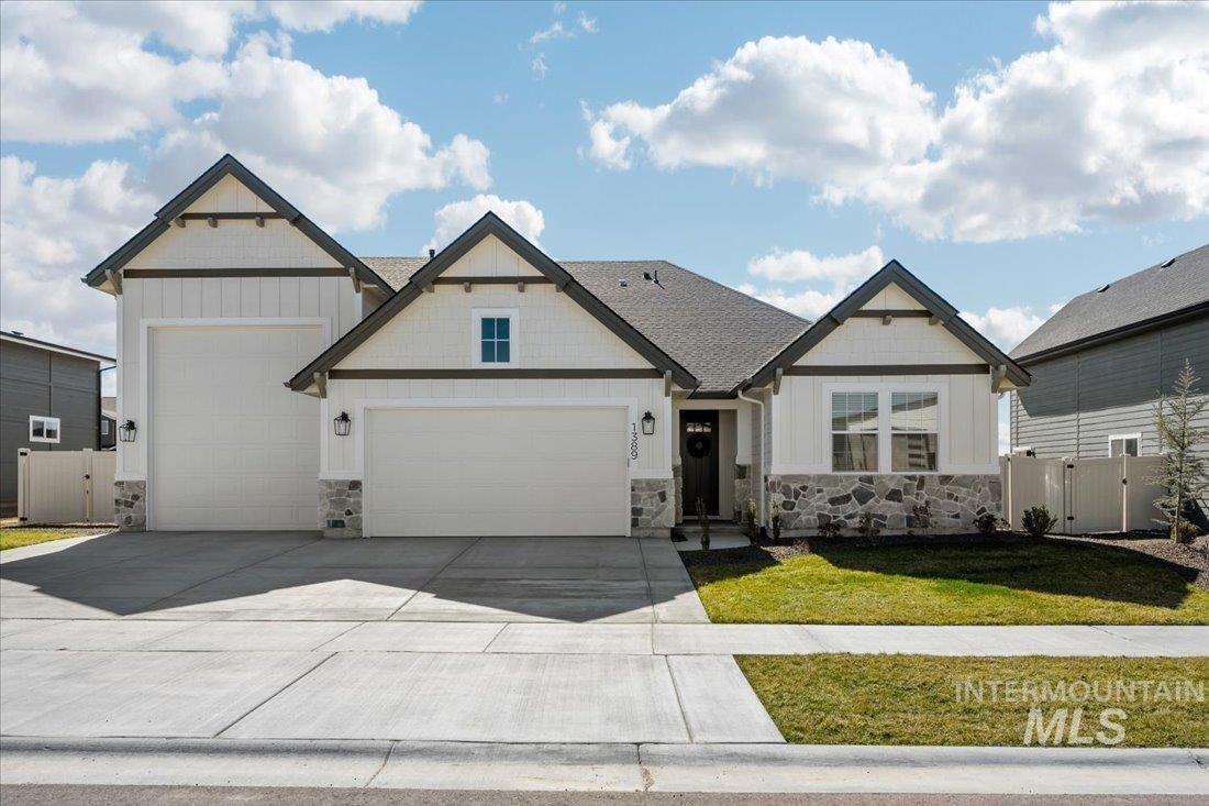 1389 W Caravan