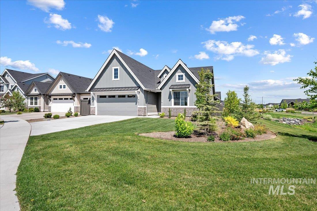 4252 N Brody