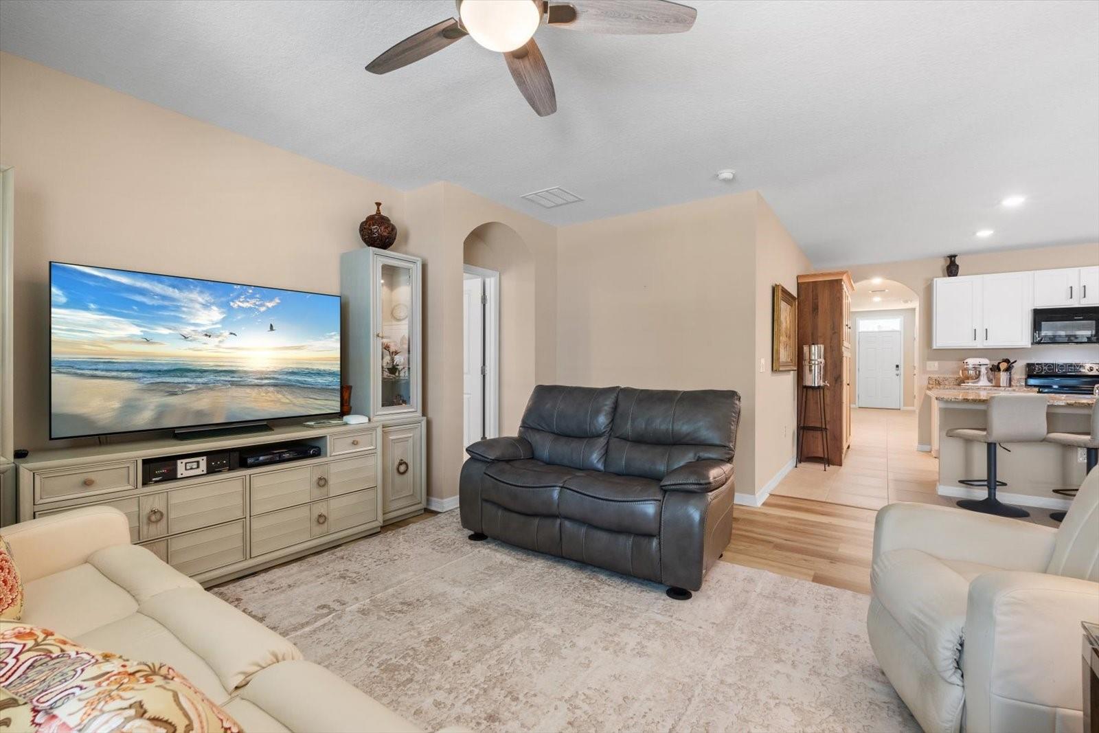 2811 GREENLEAF TER