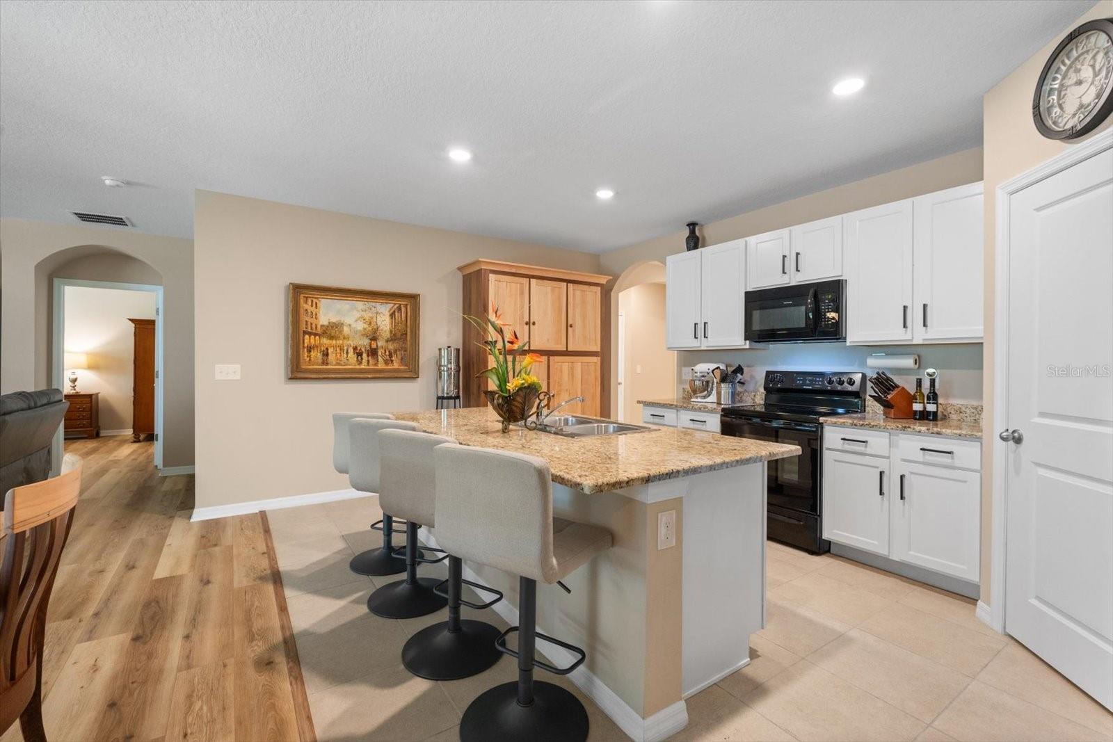 2811 GREENLEAF TER