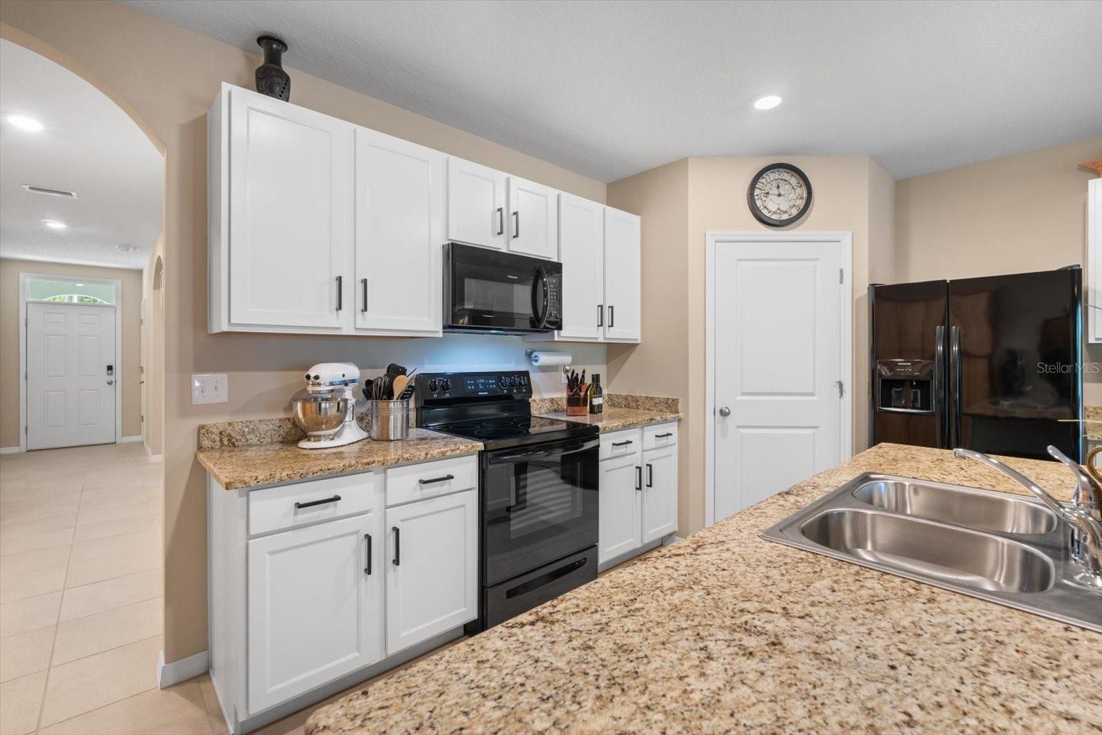2811 GREENLEAF TER