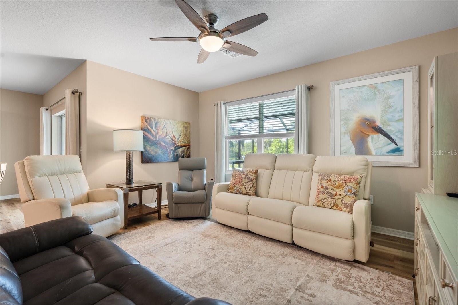 2811 GREENLEAF TER