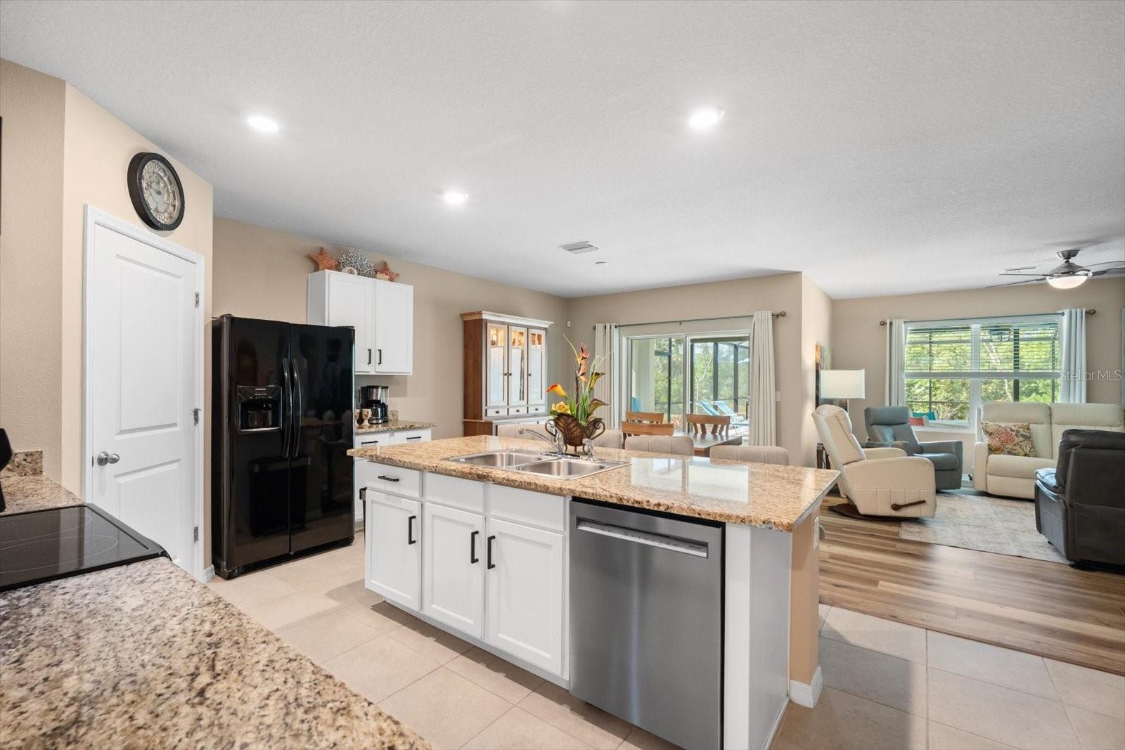 2811 GREENLEAF TER