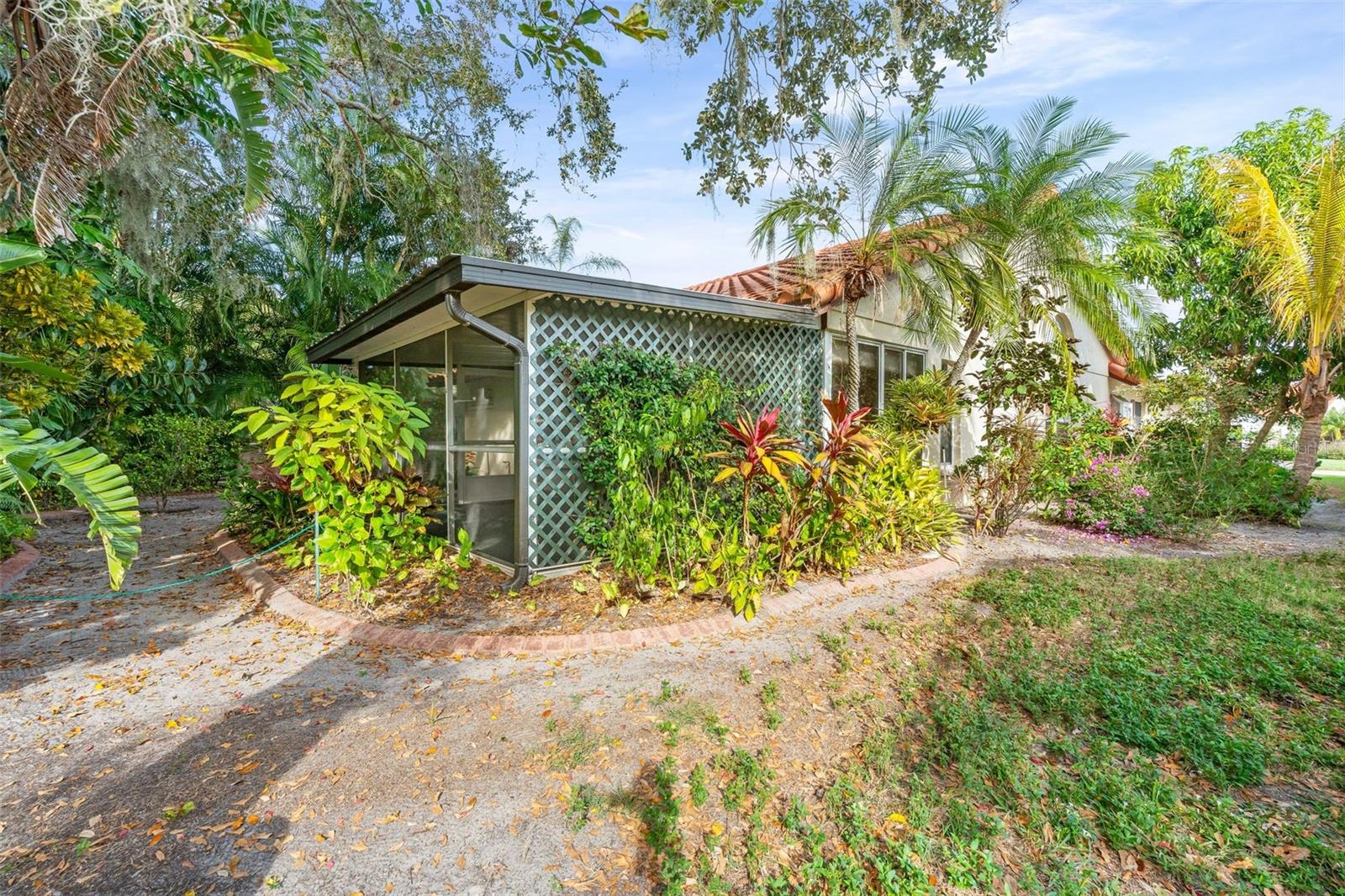 4958 CLUBVIEW CT E