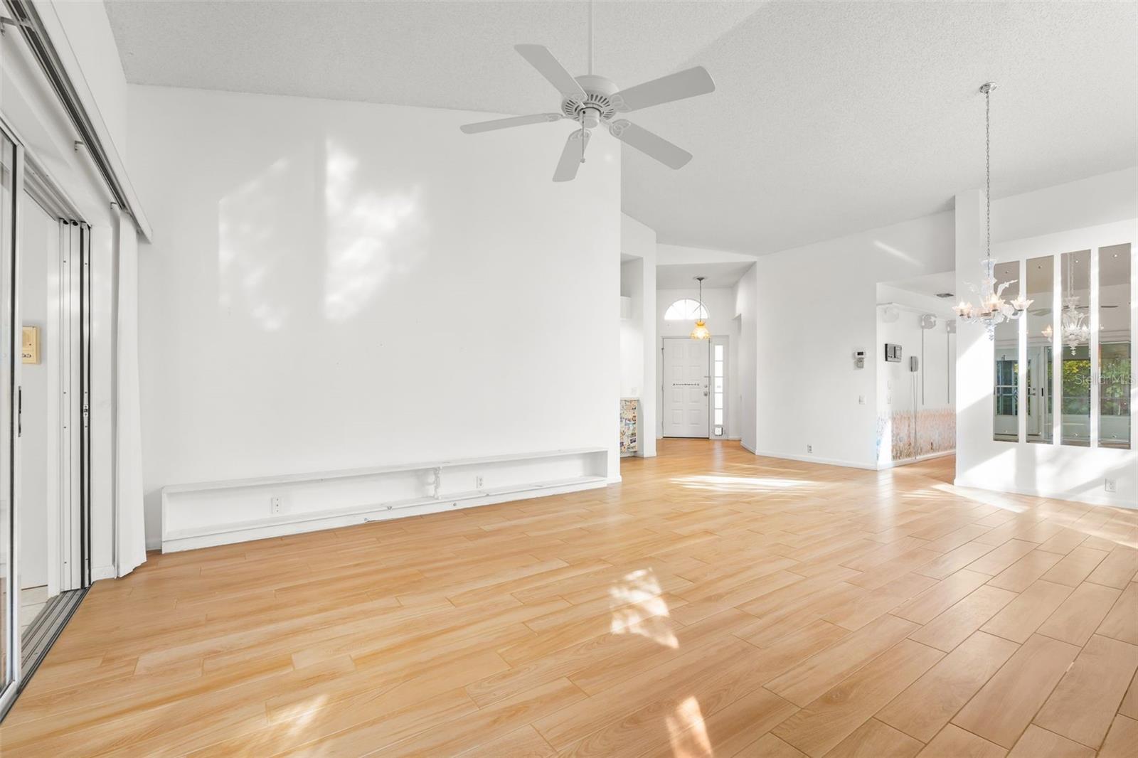 4958 CLUBVIEW CT E