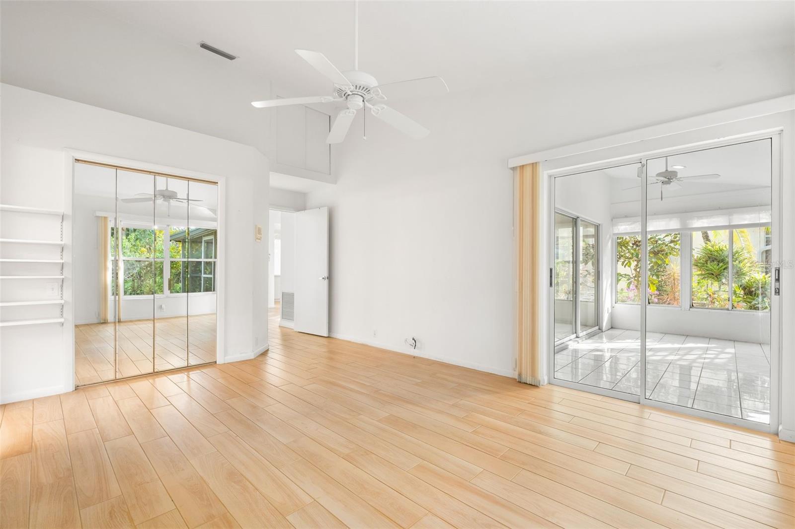 4958 CLUBVIEW CT E