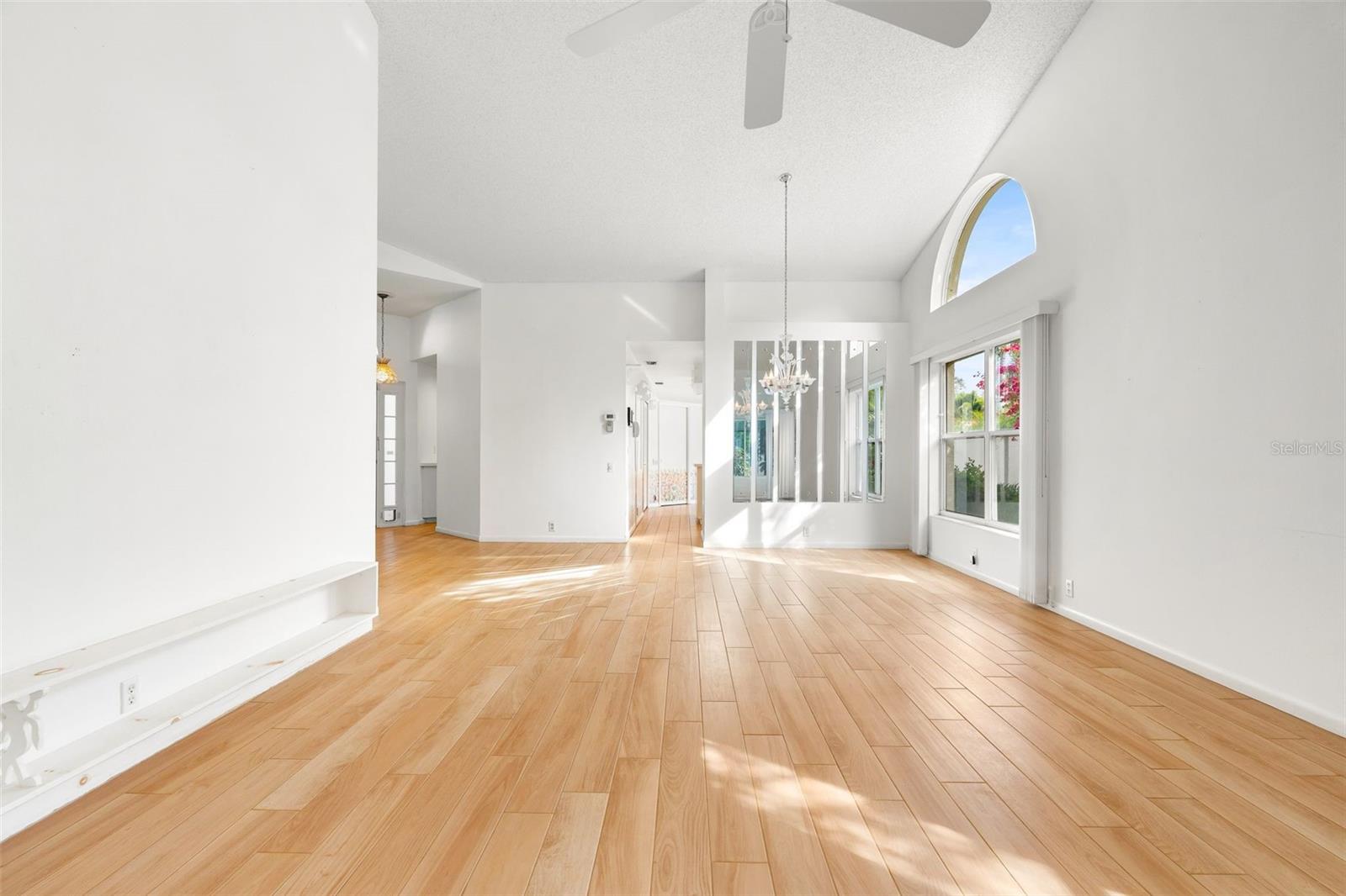 4958 CLUBVIEW CT E
