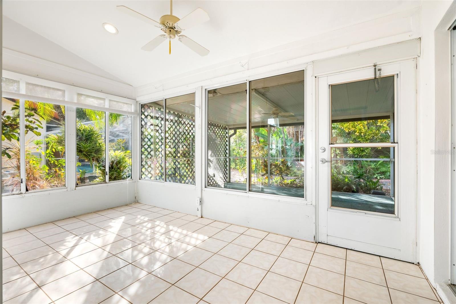 4958 CLUBVIEW CT E