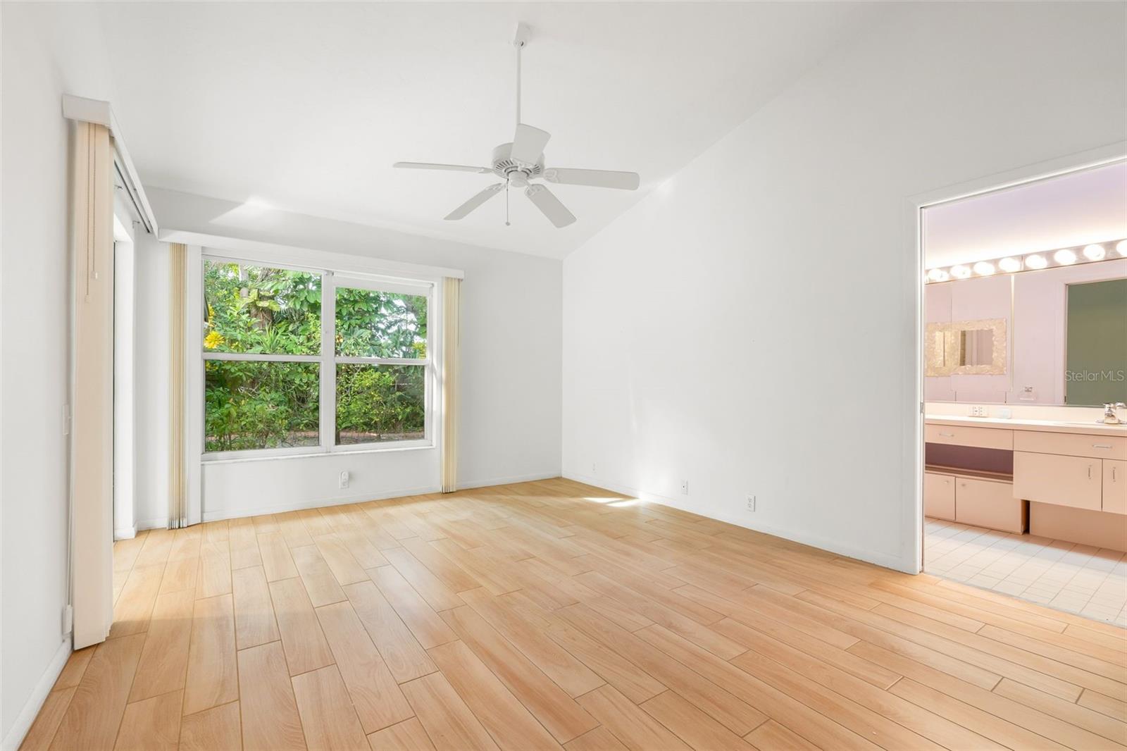 4958 CLUBVIEW CT E