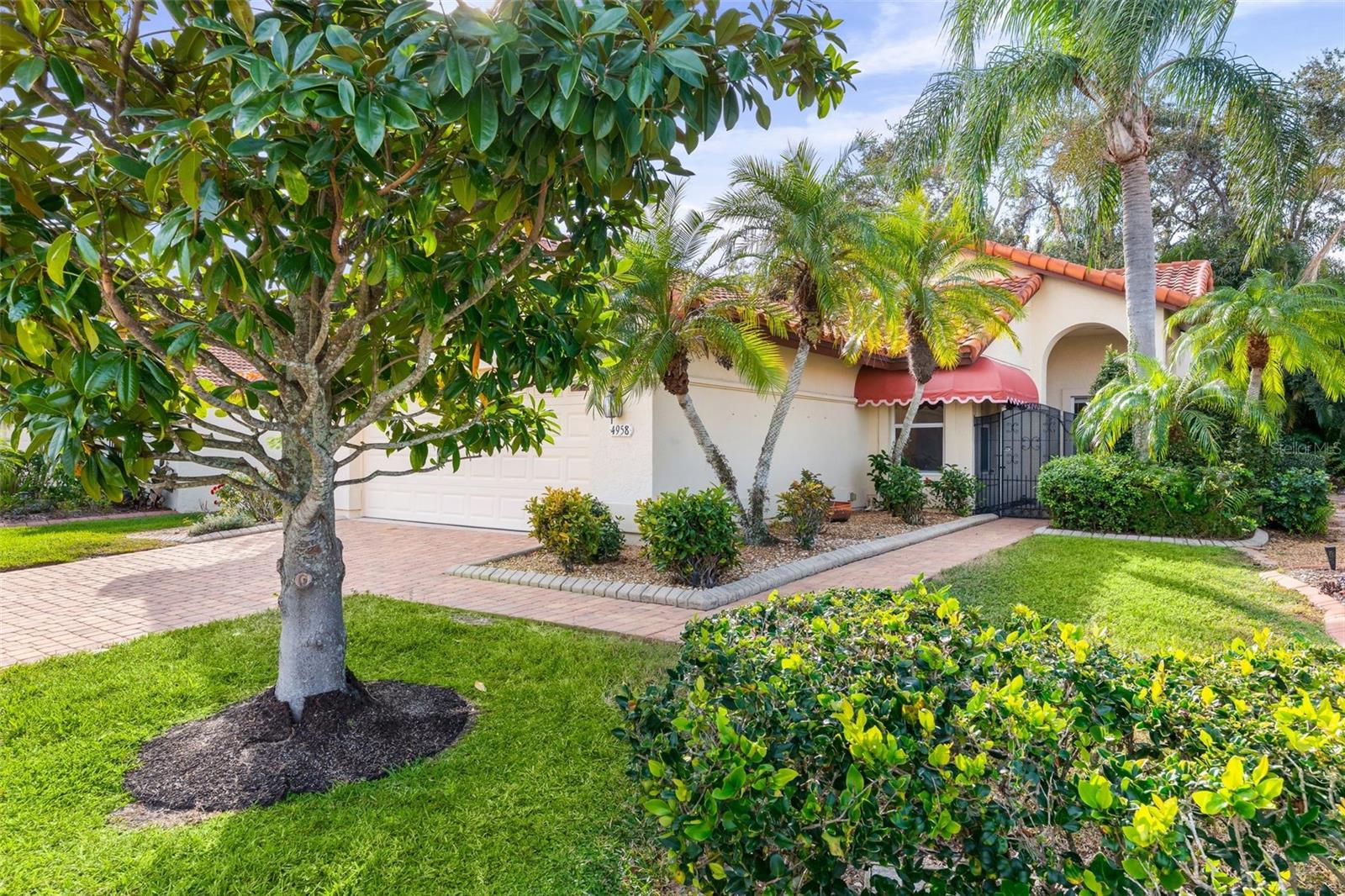 4958 CLUBVIEW CT E