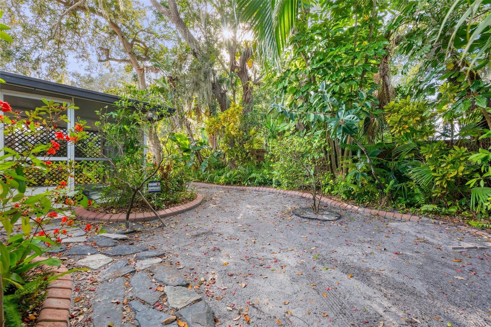 4958 CLUBVIEW CT E