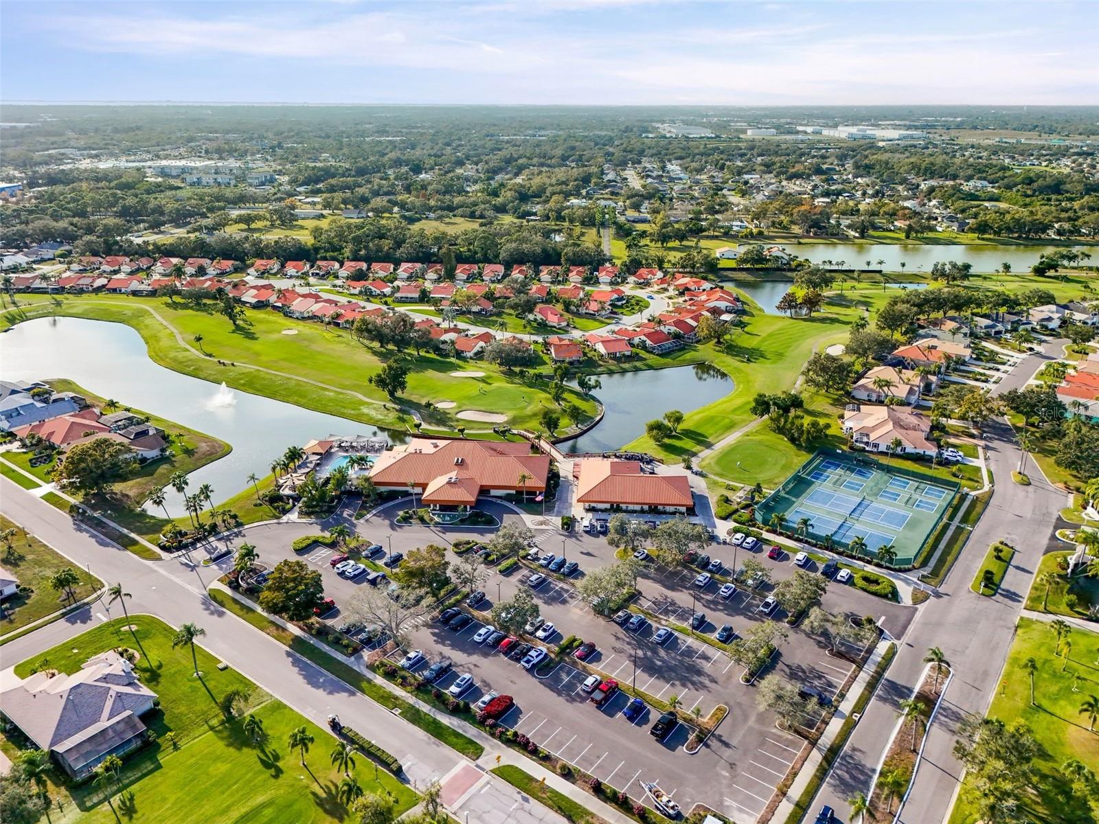 4958 CLUBVIEW CT E