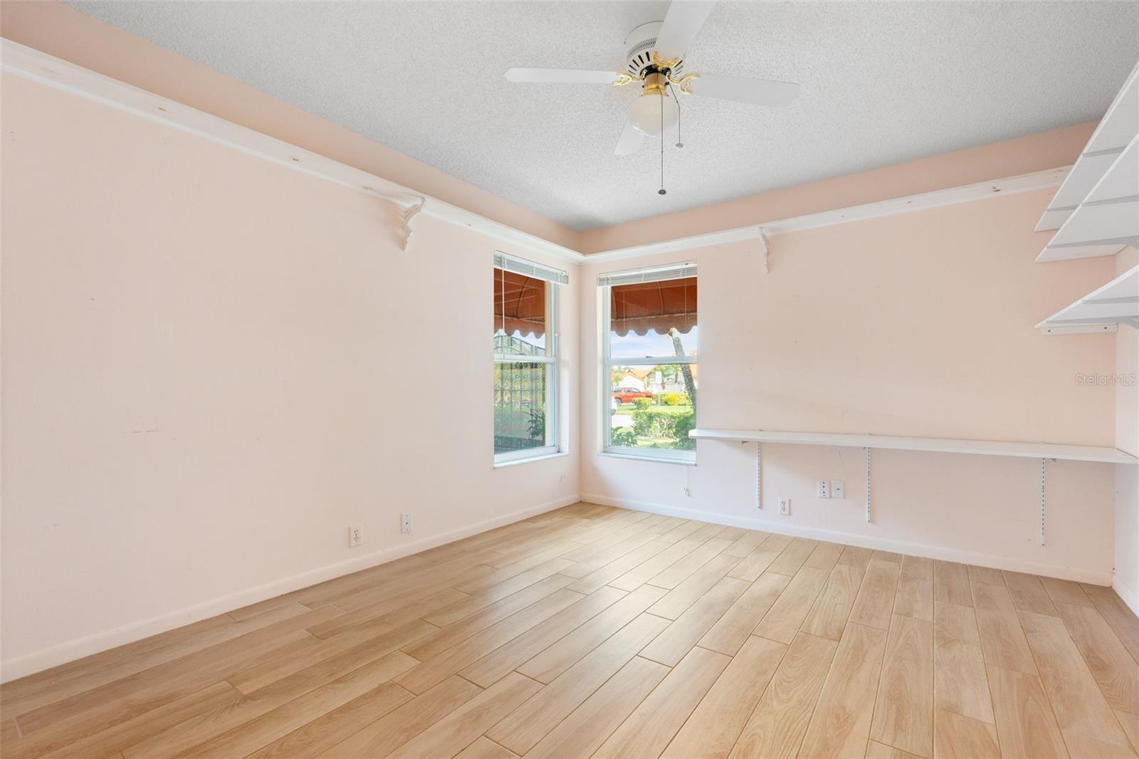 4958 CLUBVIEW CT E