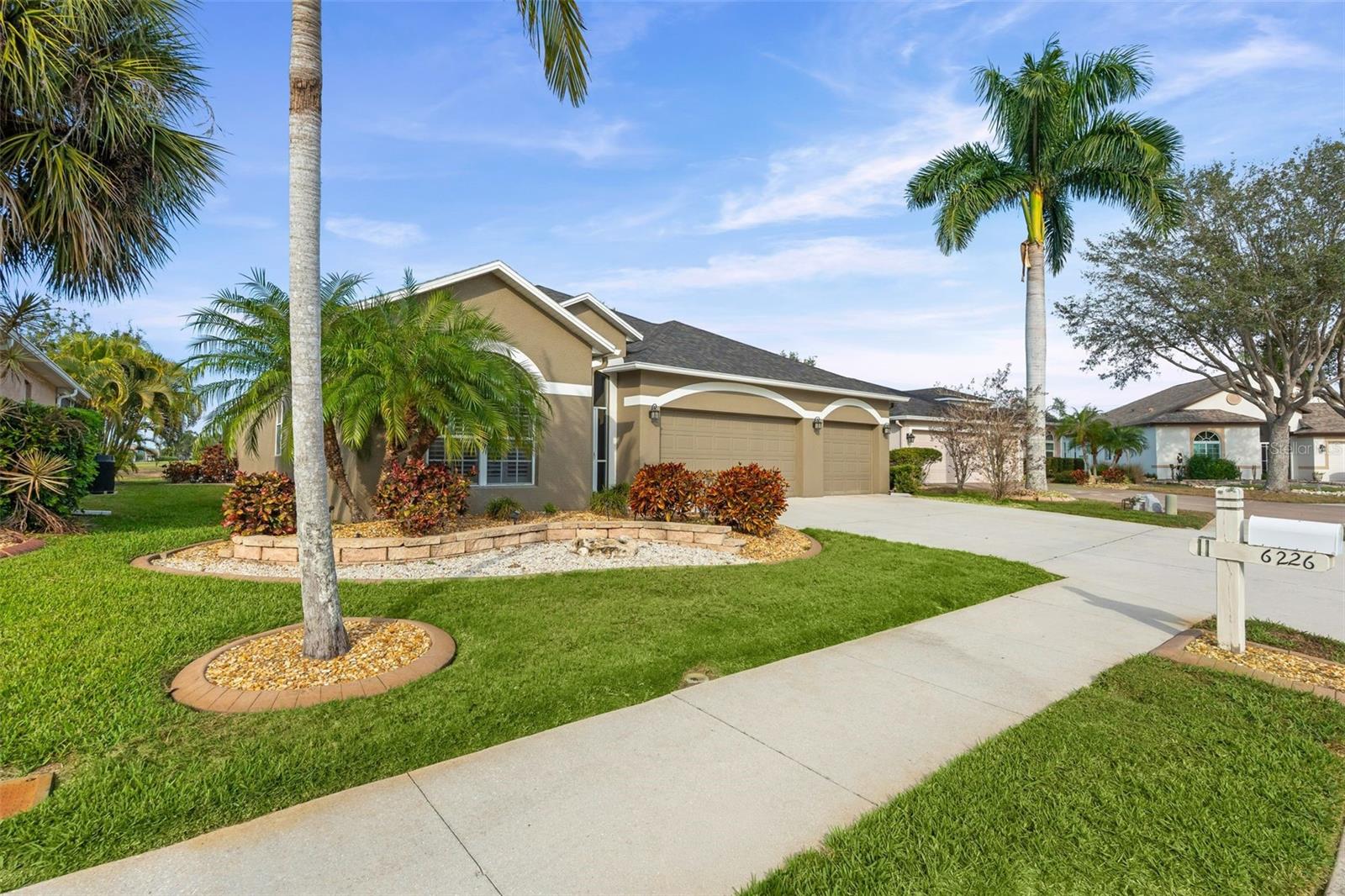 6226 IKES CABIN CT