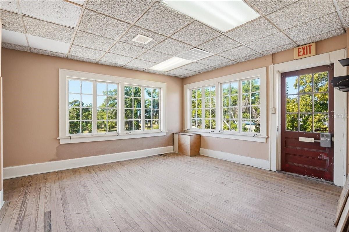 337 8TH AVE W