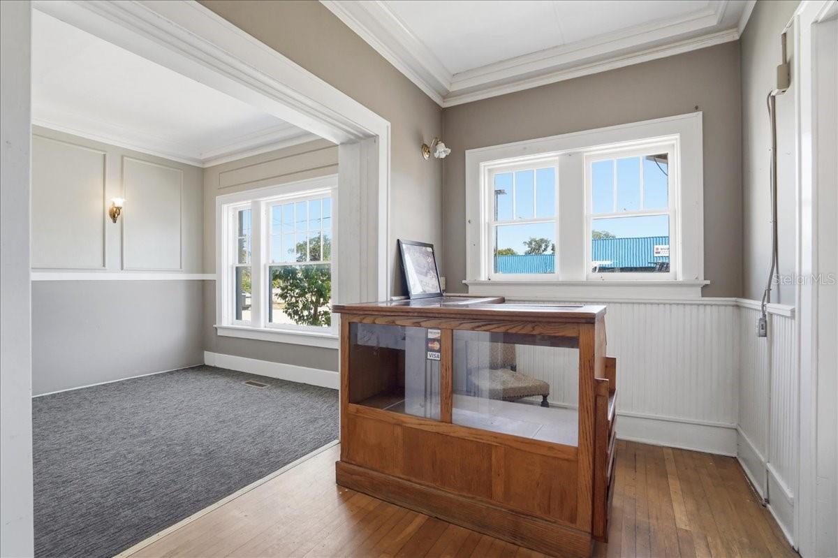 337 8TH AVE W