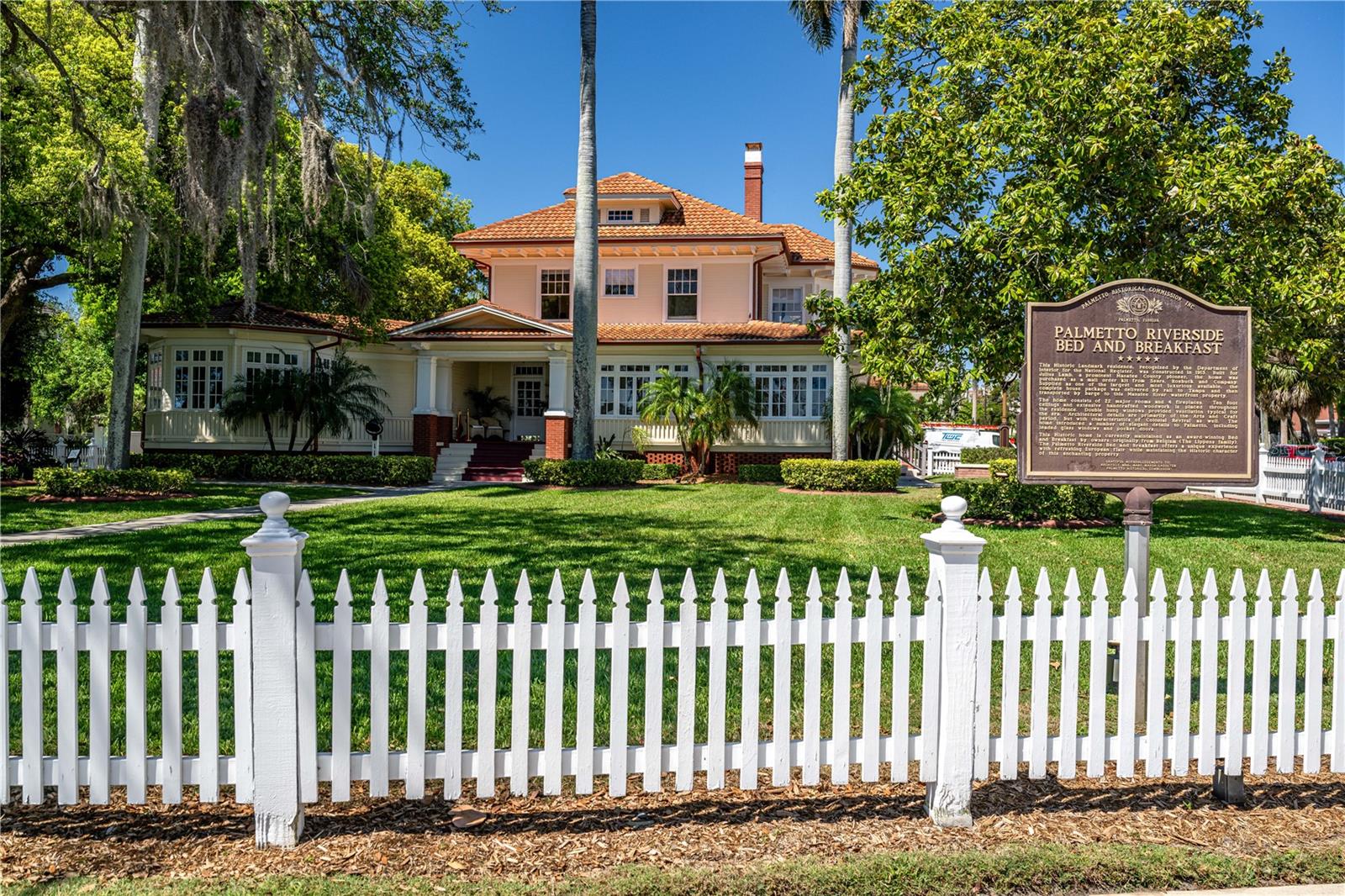 337 8TH AVE W