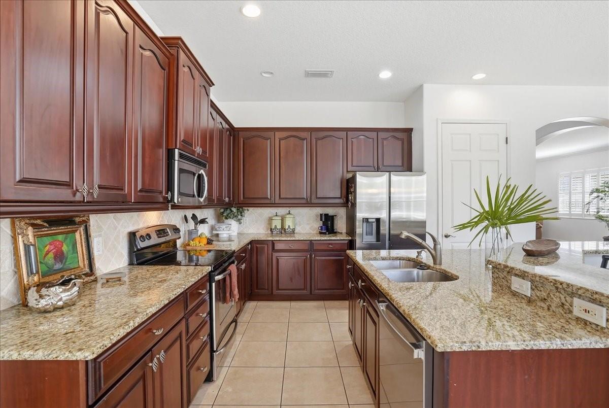 5809 LEXINGTON DR
