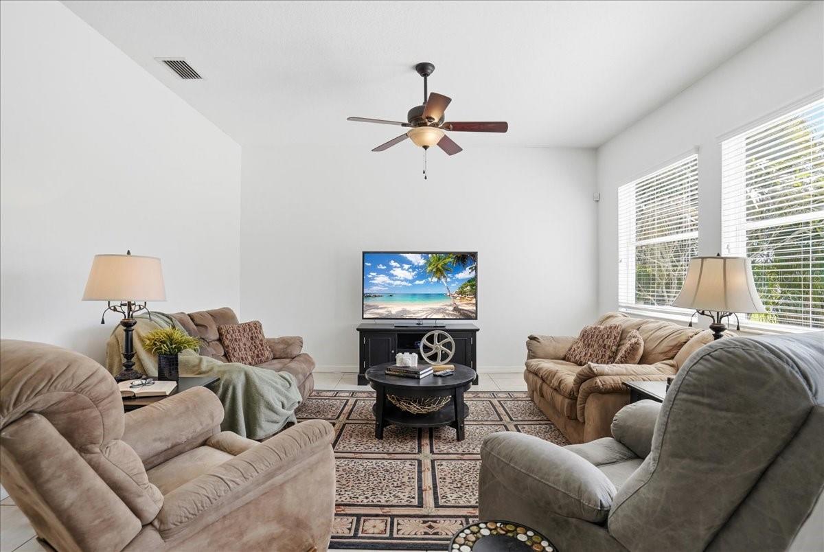 5809 LEXINGTON DR