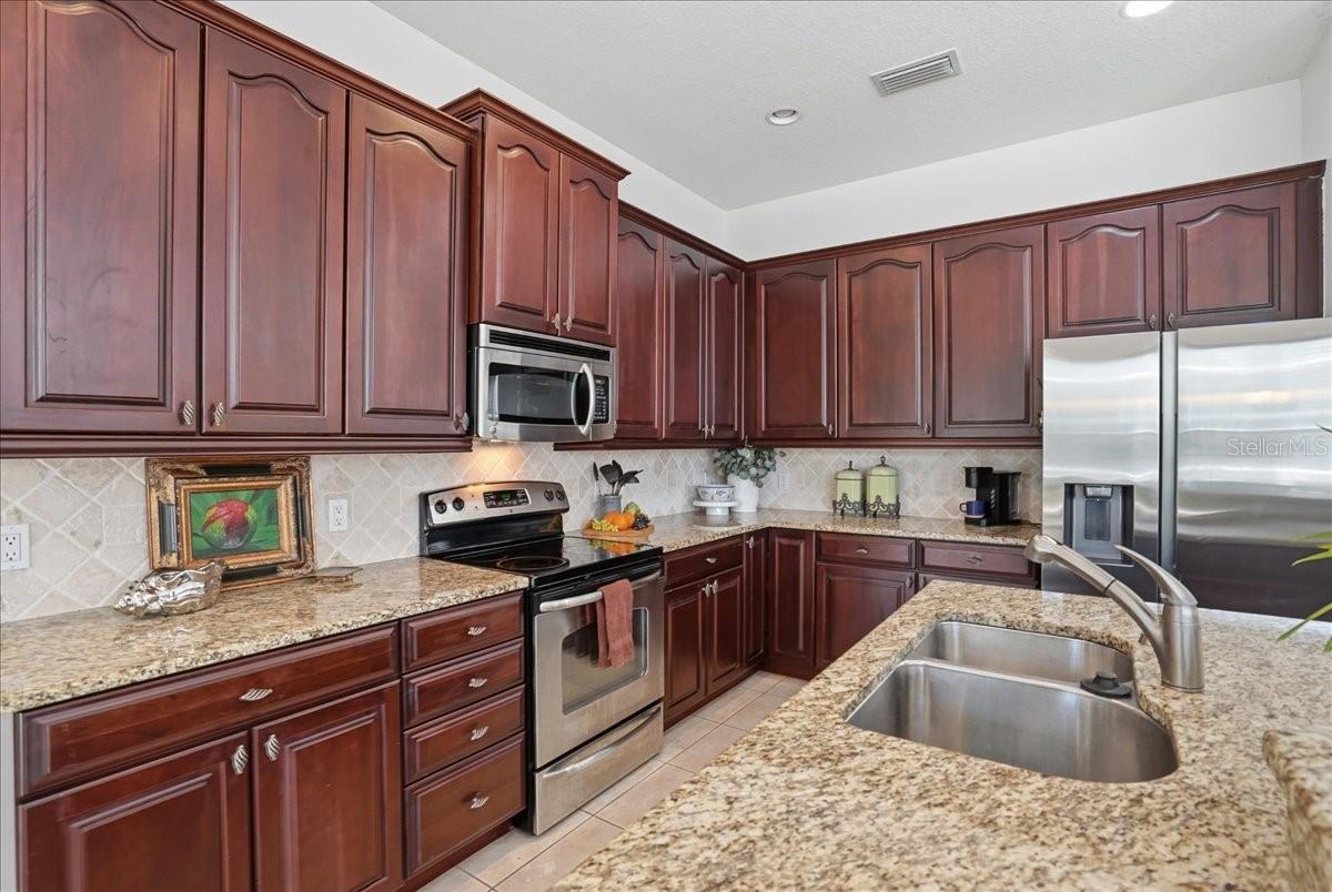 5809 LEXINGTON DR