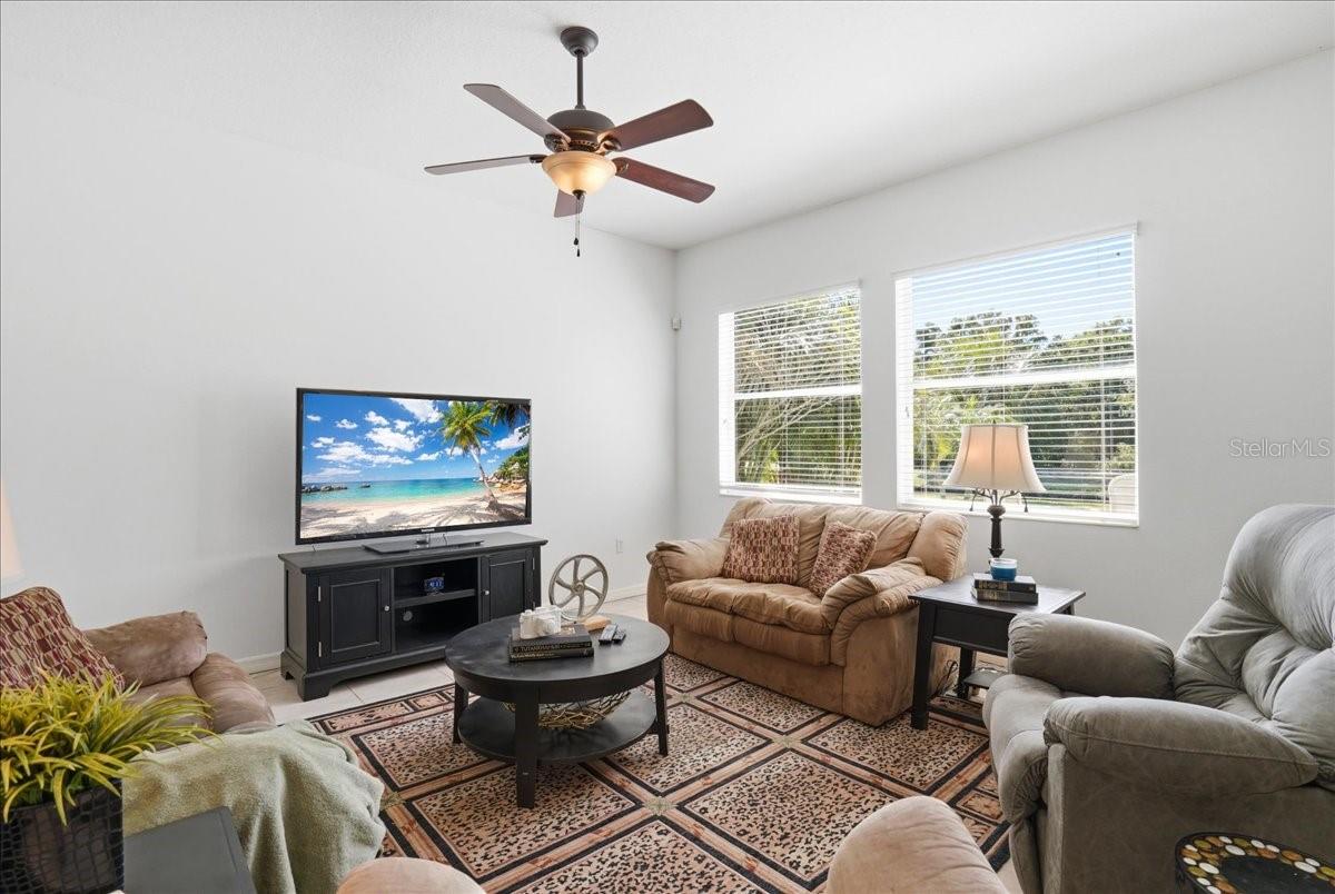5809 LEXINGTON DR