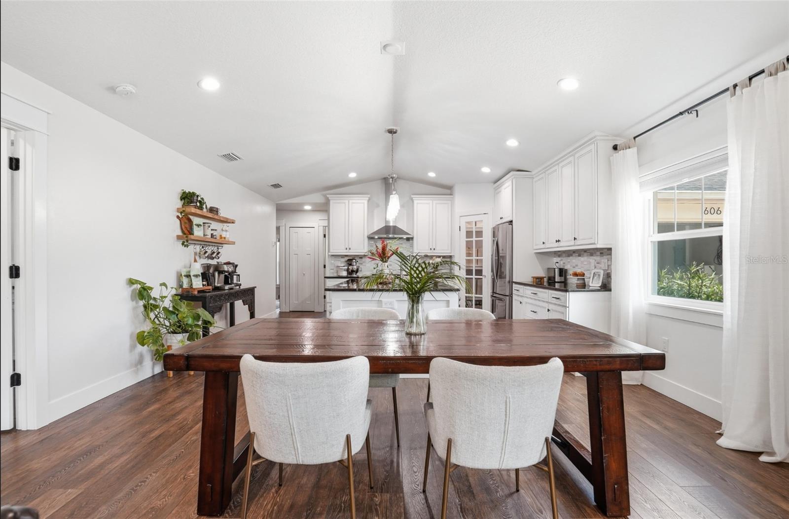606 19TH AVE W