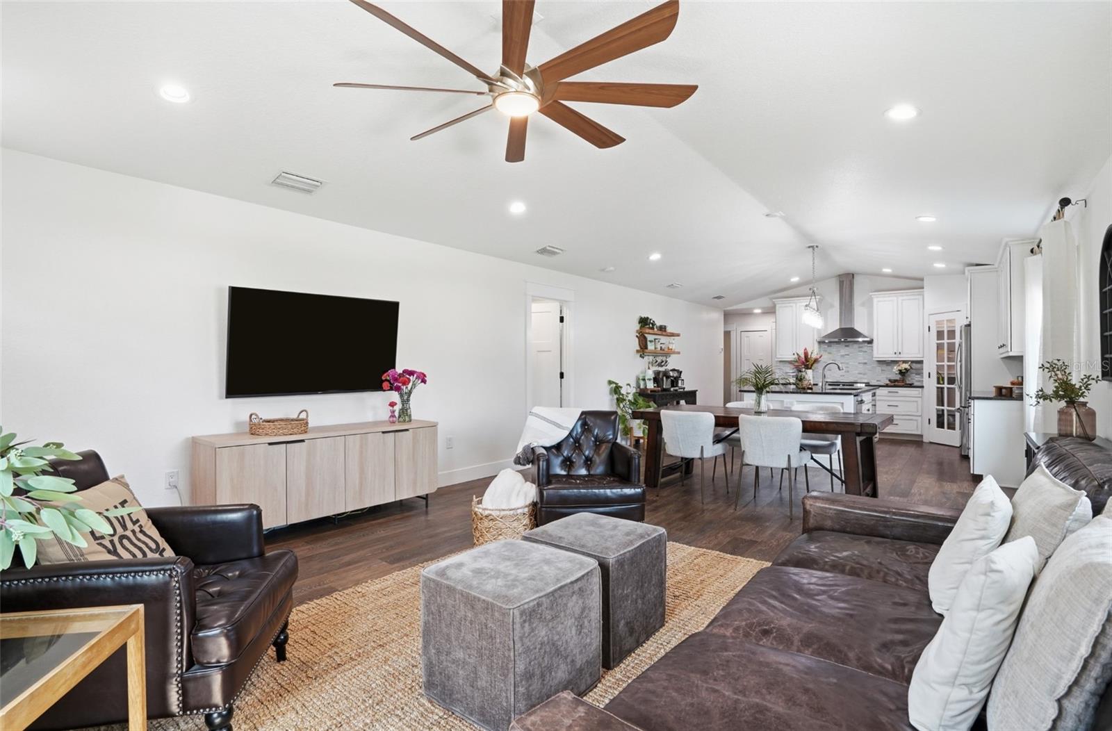 606 19TH AVE W
