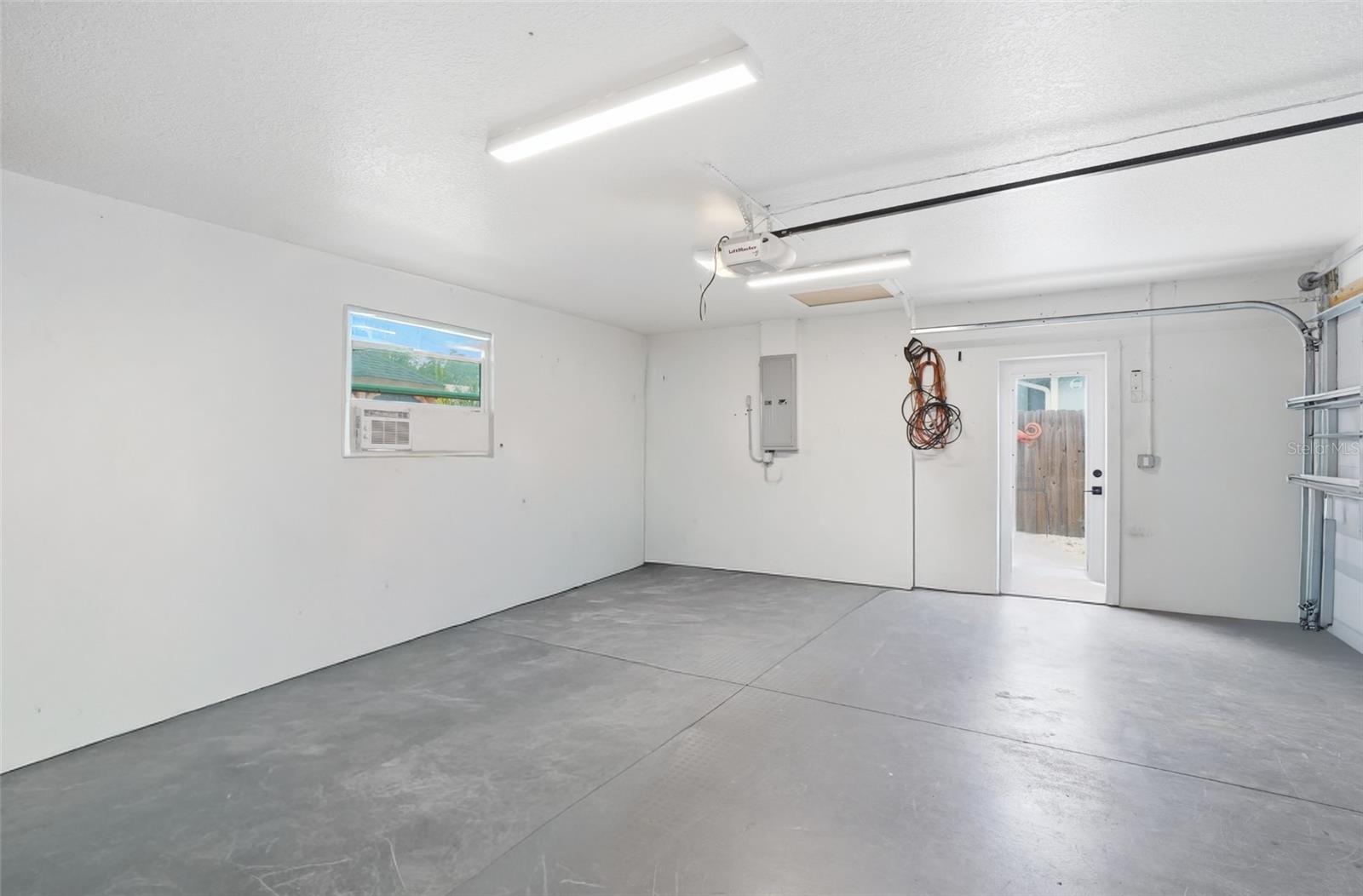 606 19TH AVE W