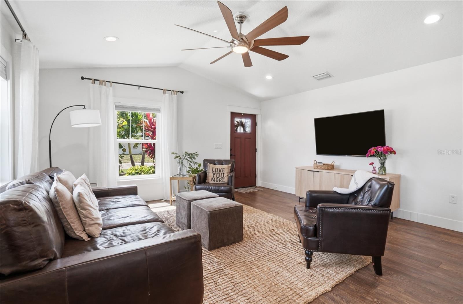 606 19TH AVE W