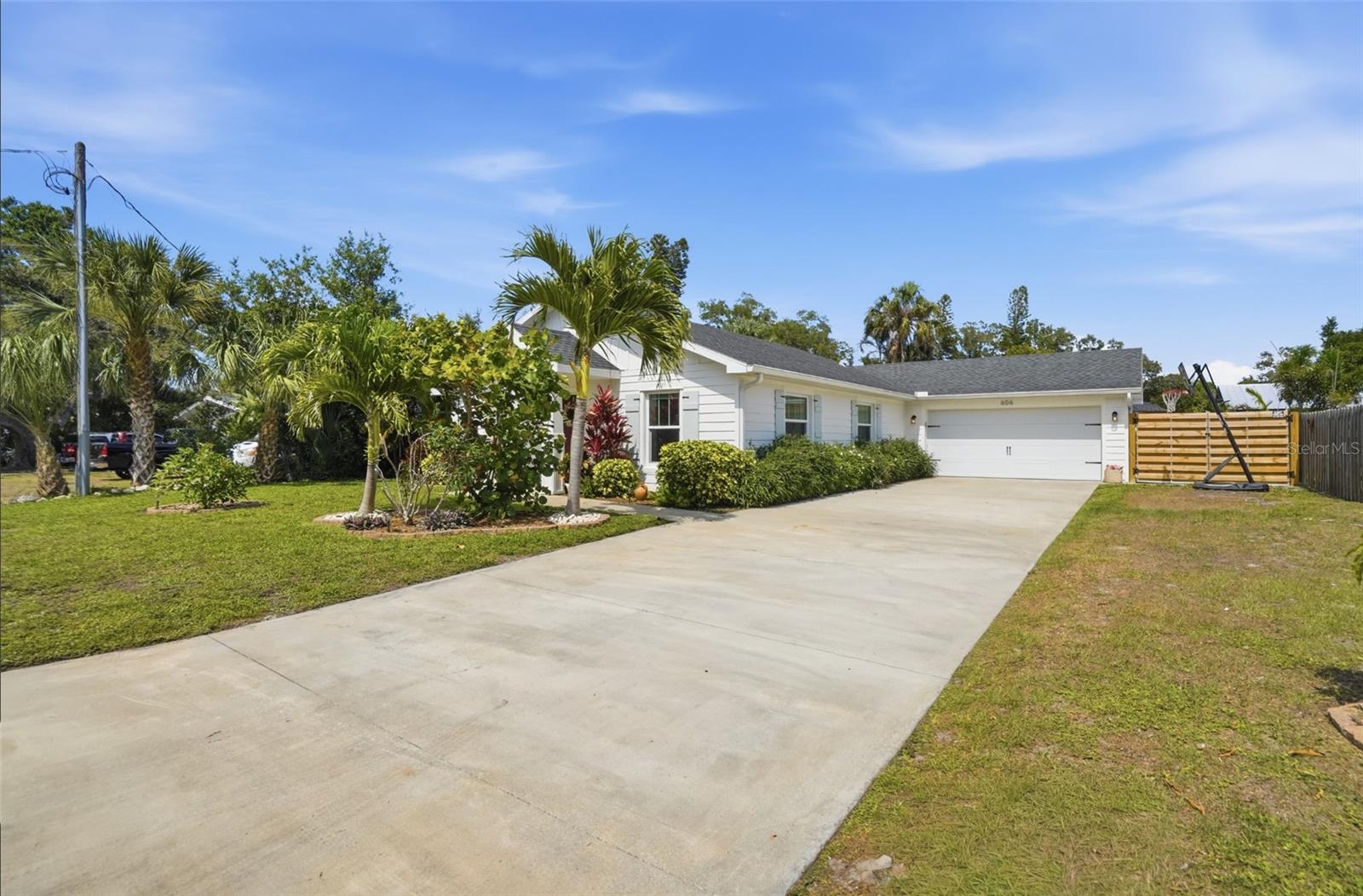 606 19TH AVE W