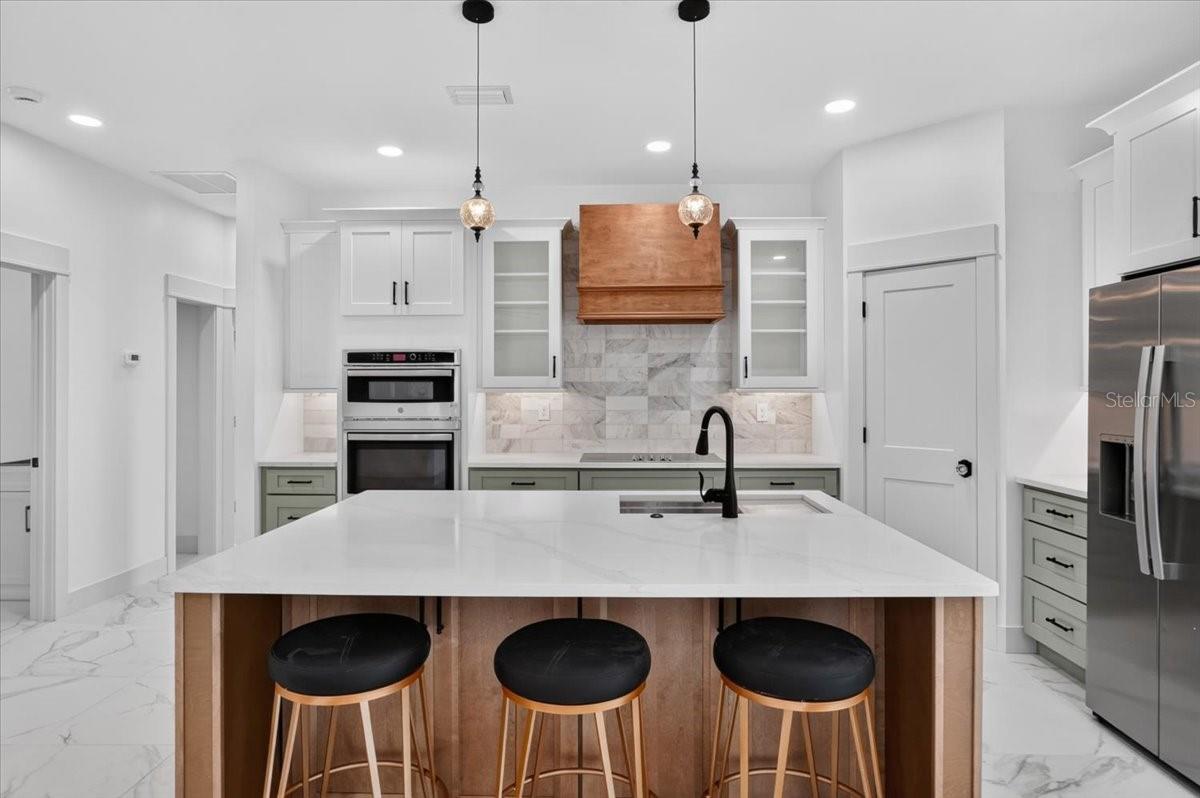 412 17TH AVE W