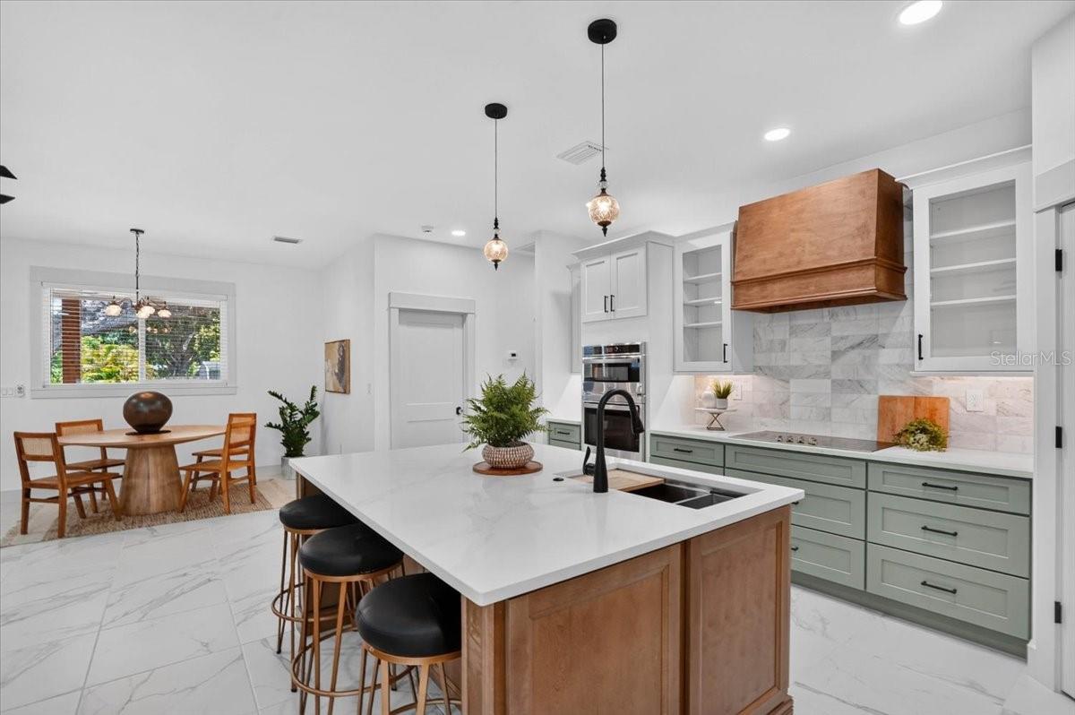 412 17TH AVE W