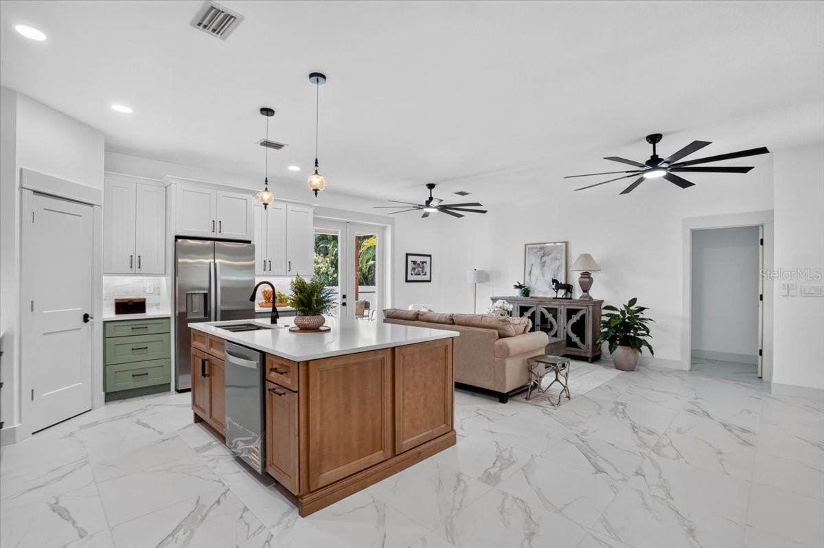 412 17TH AVE W