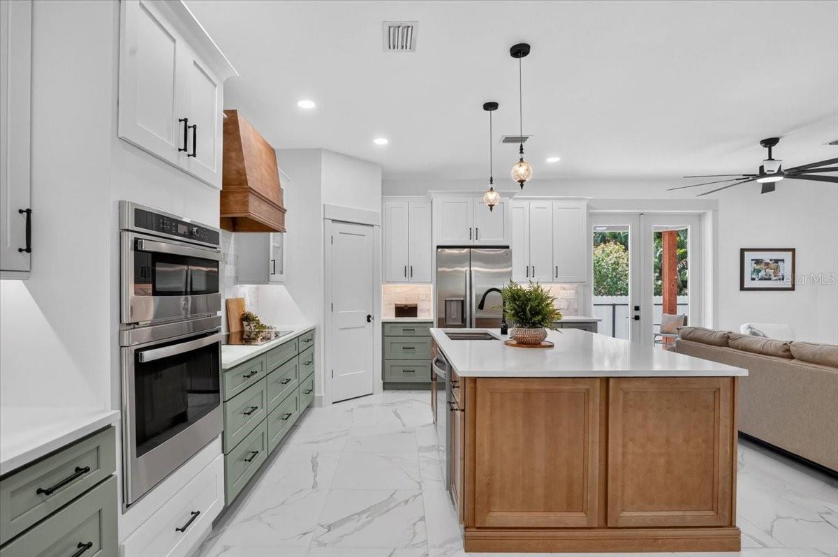 412 17TH AVE W