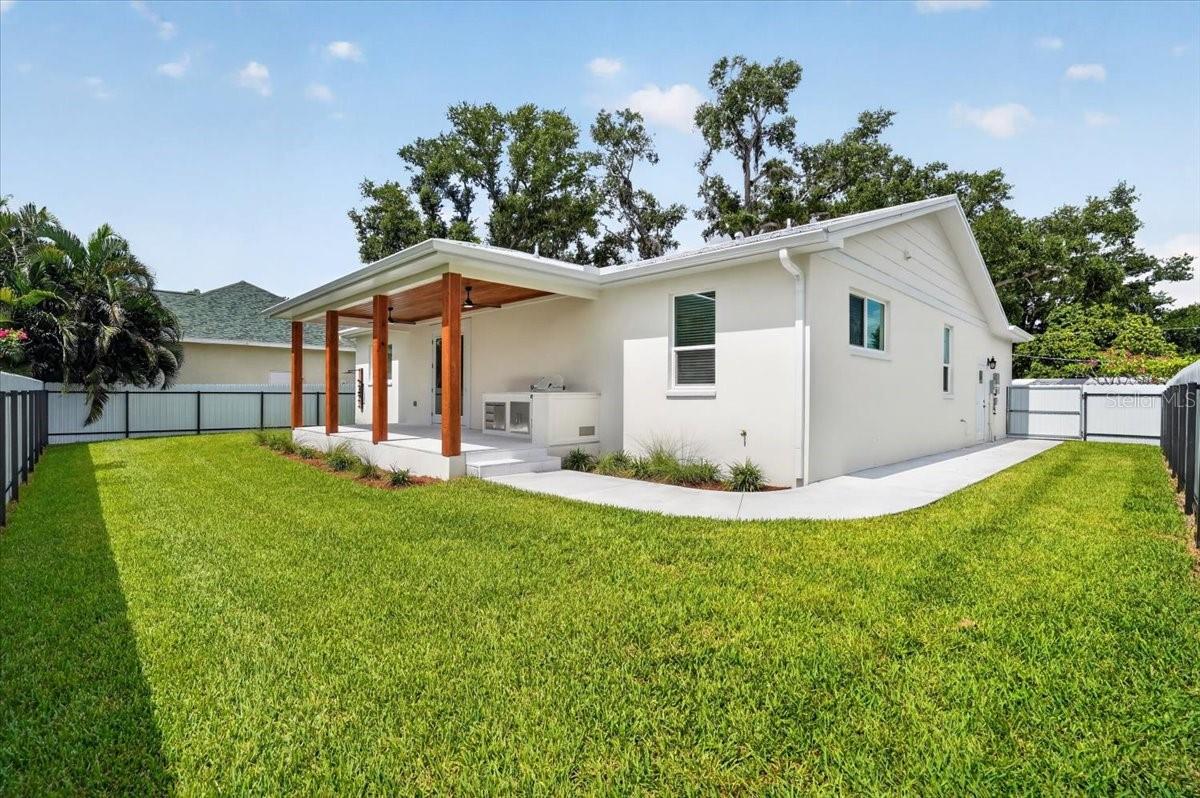 412 17TH AVE W