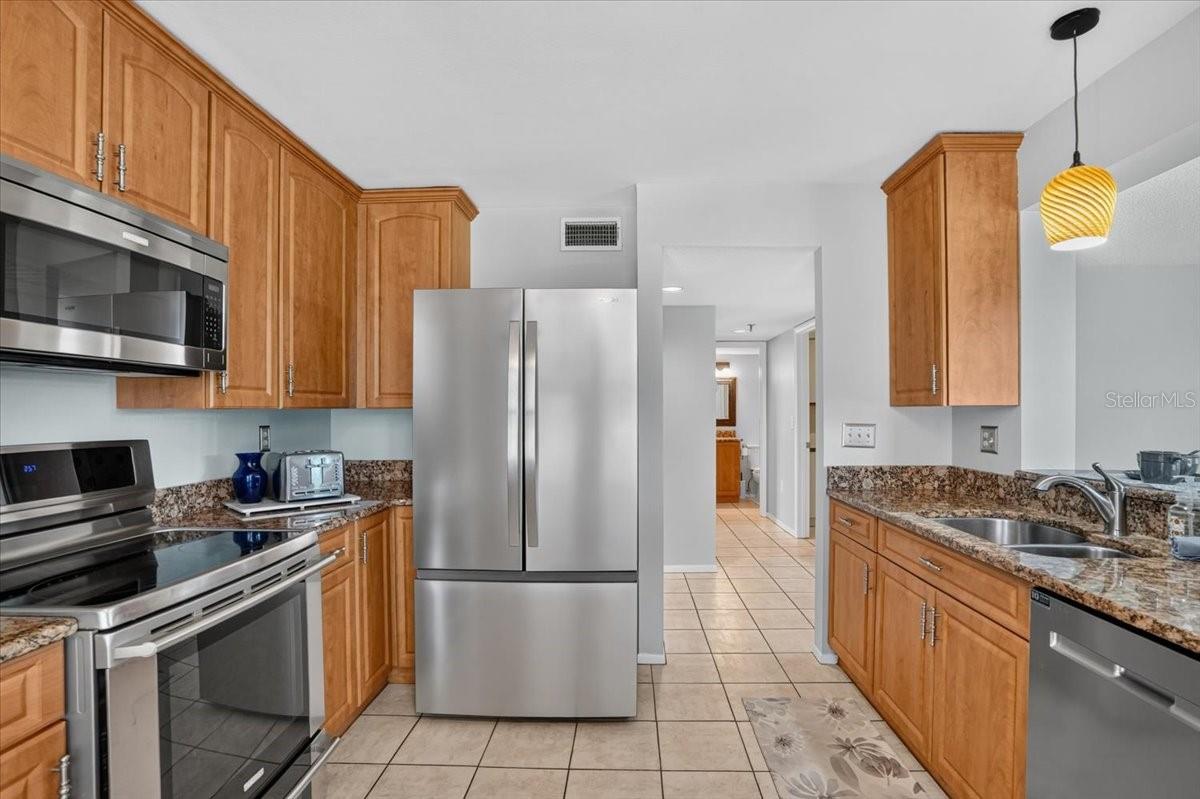 4570 PINEBROOK CIR #208