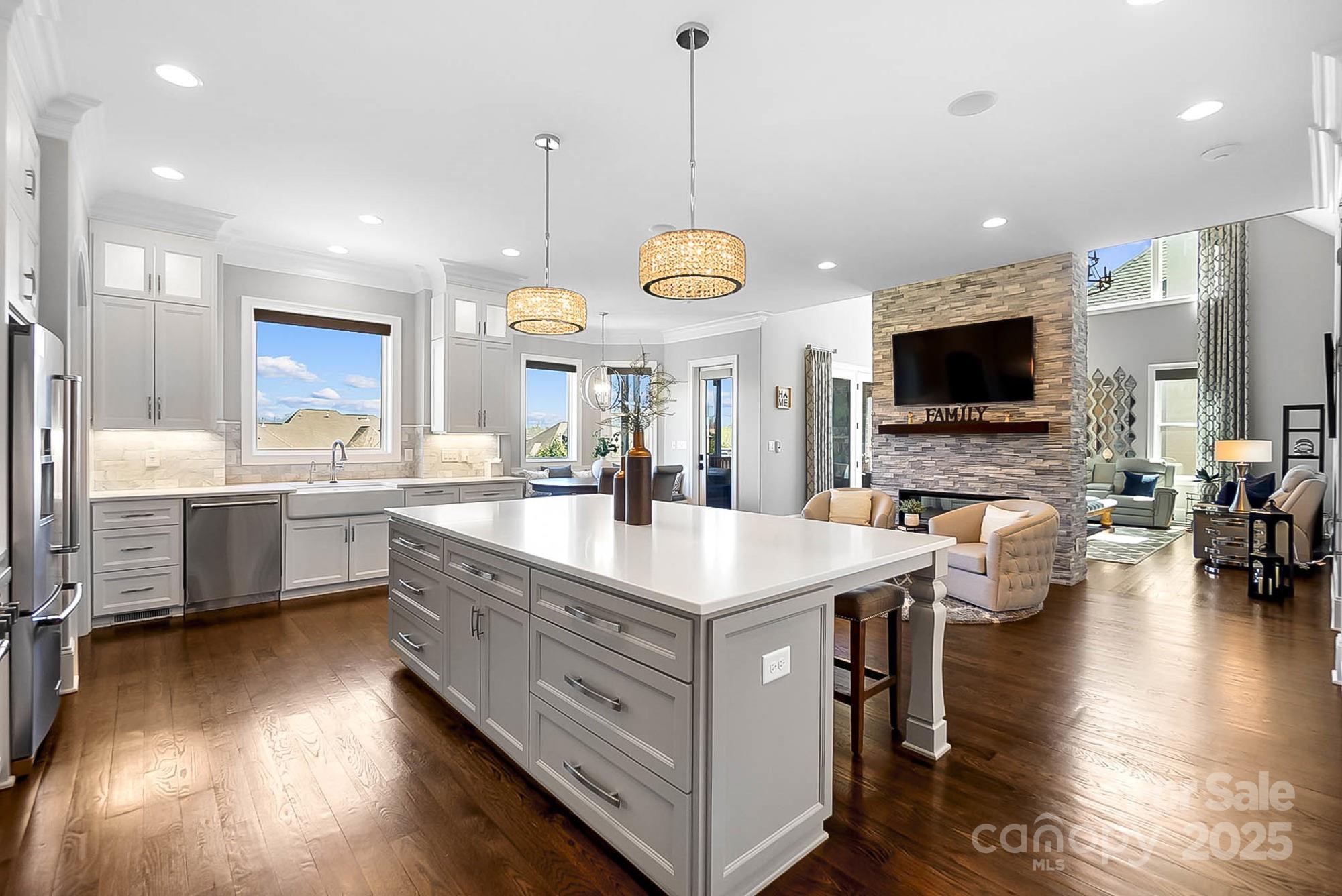 1311 Sunnys Halo Lane