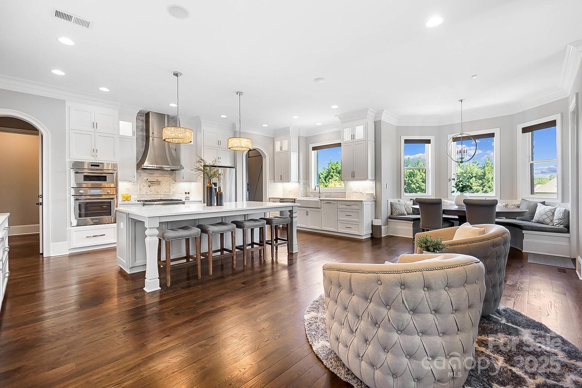 1311 Sunnys Halo Lane