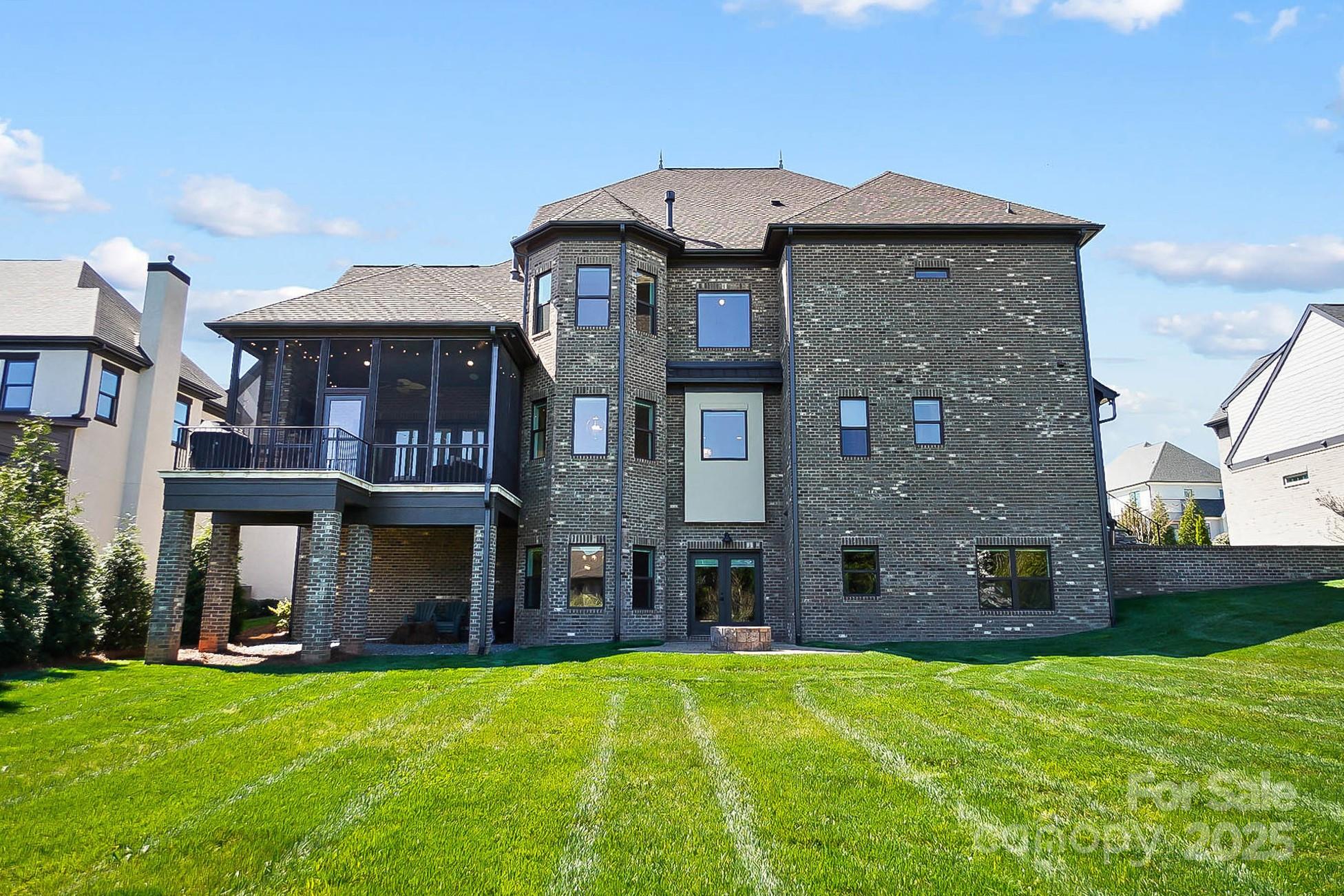 1311 Sunnys Halo Lane